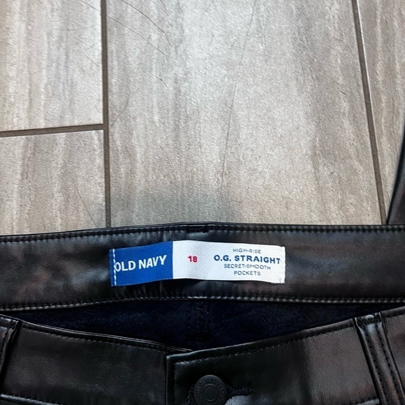 Old Navy High-Waisted OG Straight Faux-Leather Ankle Pants for Women NWT 18 - Picture 3 of 9